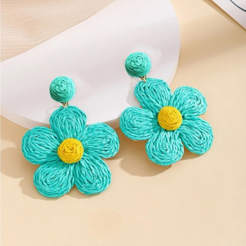 Flower straw earrings
